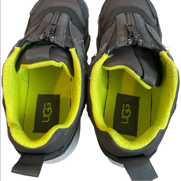 UGG boys slip on sneaker size 1 - Picture 3 of 15